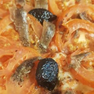 Plaque Pizza Tomate Anchois Spécial Apéritif