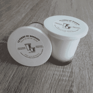Yaourt à la confiture maison d'abricots