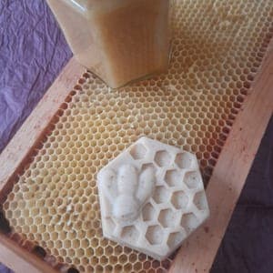 Savon à la cire d'abeille et au miel