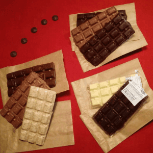 Delicechoco : Tablette de chocolat noir amande/noisette
