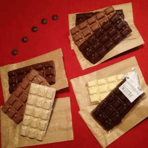 Delicechoco : Tablette de chocolat noir aux noix