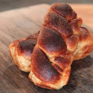 Brioche Tressée Raisins-Cannelle