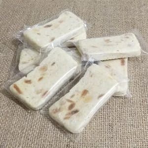 Nougat aux amandes et fromage de chèvre