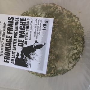 Fromage moulé enrobé ail et fines herbes