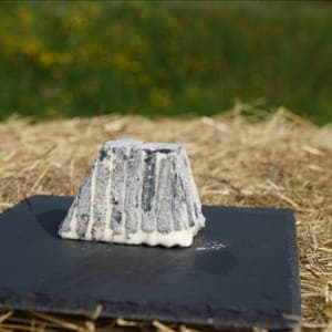 LA GRANDE PYRAMIDE CENDREE