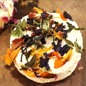 L'orient à table - Epice florale - pour aromatiser un fromage frais, une salade composée, beurre, légume