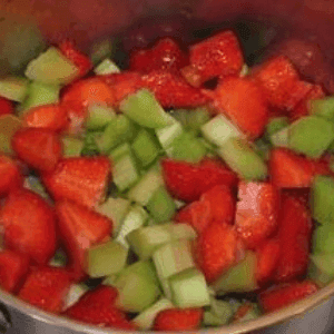 Confiture de fraises et rhubarbes