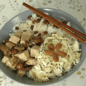 Bol de Bouddha Zen (version 4) (tofu sauté aux champignons, riz-haricots, salade de choux à la japonnaise)