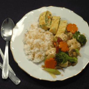 Légume wok et riz blanc