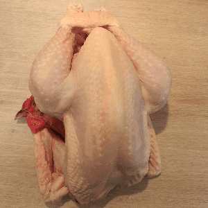 poulet fermier bio entier prêt à cuire